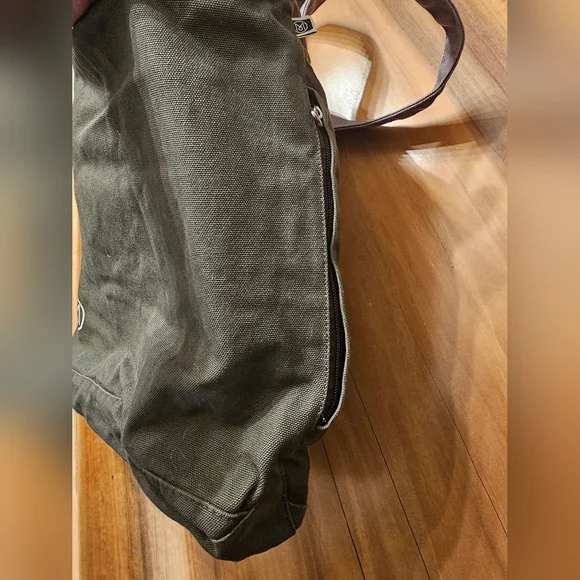 Monocle Voyage Canvas Dark Olive Tote